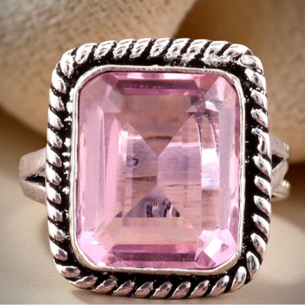 Vintage-Inspired Ring with a Pink Kunzite Rectangular Stone